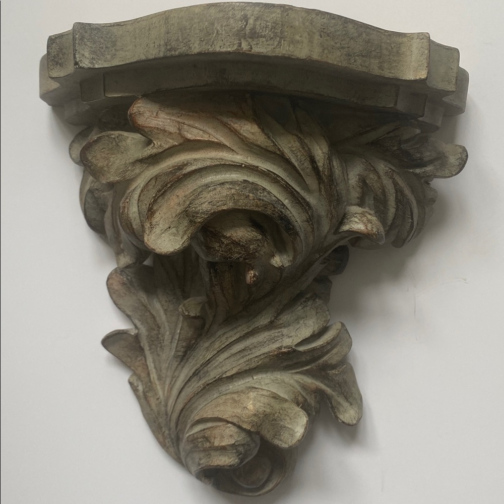 Antique Style wall-mounted shelf bracket featuring a carved acanthus leaf motif